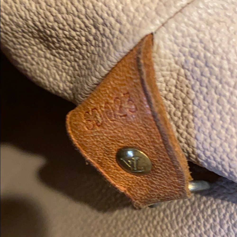 Louis Vuitton Bucket - Picture 11 of 14